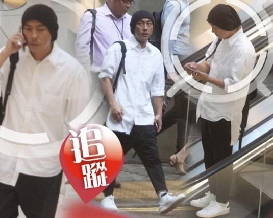 张卫健现身香港中环！港媒拍到他独自为新居购置用品：貌似在香港迷路