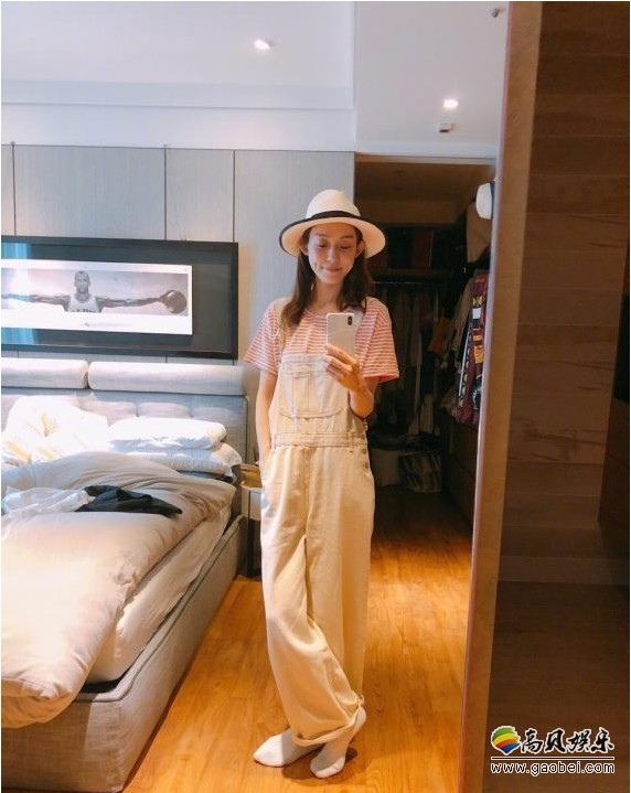 范玮琪近日在社交平台分享了一本书籍《93奇迹.Dora给我们的生命礼物》 范玮琪近日在社交平台分享了一本书籍《93奇迹.Dora给我们的生命礼物》