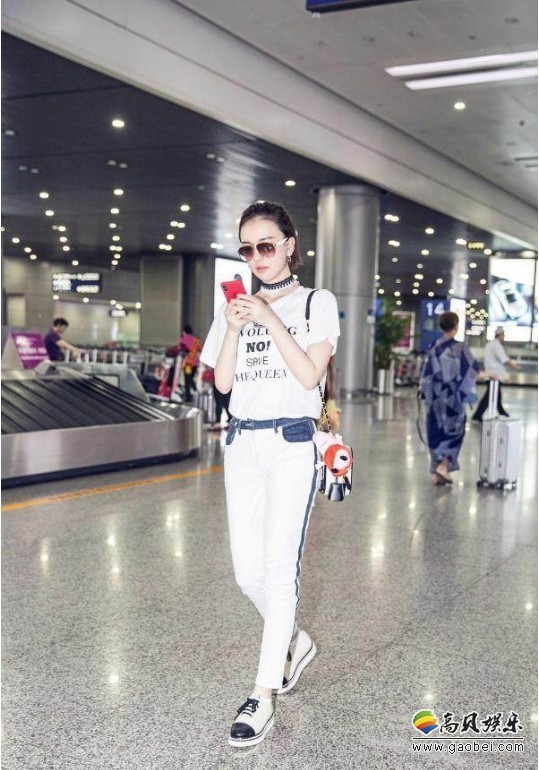 网友们晒出偶遇吕佳容照片：全程素颜无ps的她却显得与电视上判若两人