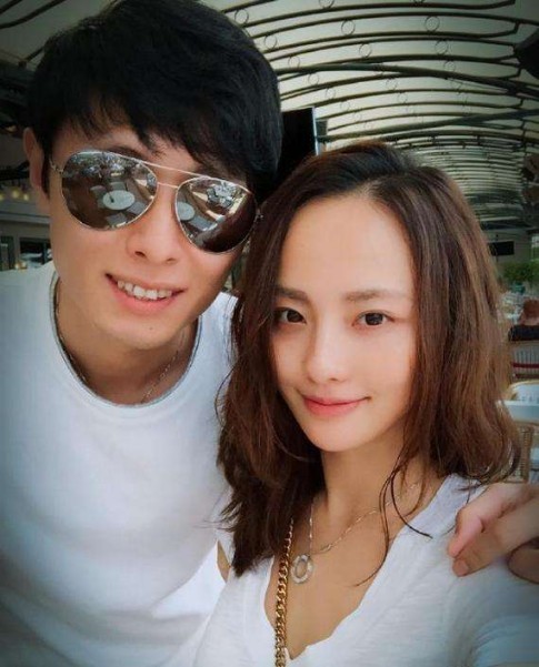 张嘉倪老公买超晒照为其庆生：张嘉倪颜值状态堪比少女，让人佩服羡慕