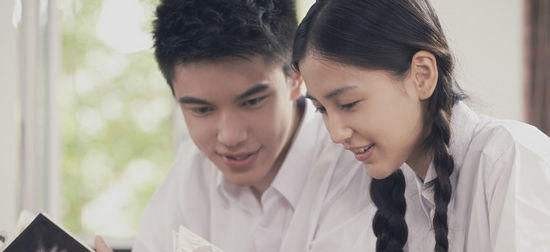 Angelababy弟弟Keven和姐姐相似面容看起来颜值颇高：而且是学霸