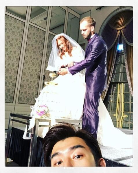 陈柏霖近日晒出参加妹妹婚礼西装帅照并送祝福：网友们看到照片后狂催婚