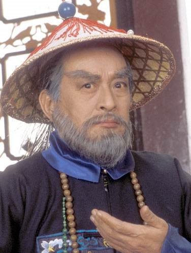 反派正派都能拿捏,擅长出演黑社会大佬,比如《辣手神探》的海叔