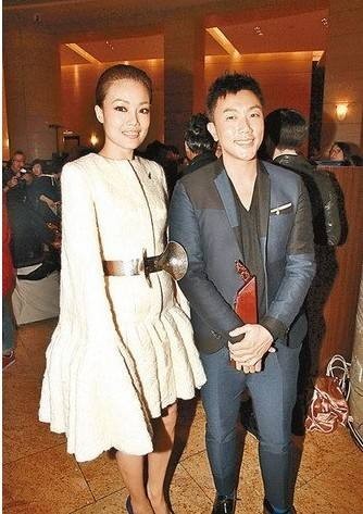 媒体拍到未有互动容祖儿和刘浩龙外出约会庆生：疑似二人恋情回暖