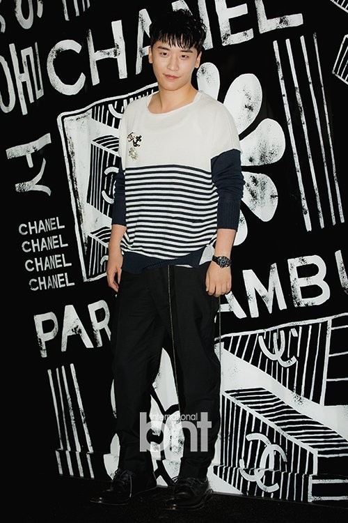 胜利、郑氏姊妹、ZICO、JENNIE、韩惠珍出席活动