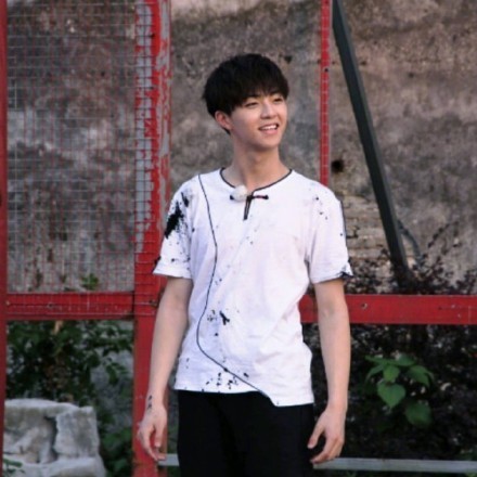 nine percent陈立农录制综艺《高能少年团》陈立农写毛笔字路透图流出