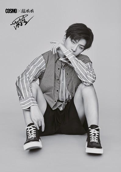 范丞丞首登《COSMO》7月刊封面：身穿Calvin Klein演绎极简风格大片