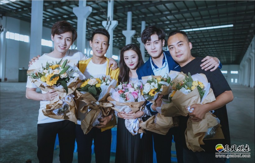 网剧《曼陀花开》发布剧组杀青合照正式宣告杀青：女主角如何逆风翻盘