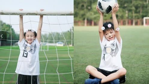 田亮晒出了儿女踢球萌照：森碟躺草地，长腿逆天，小亮仔甜笑超可爱