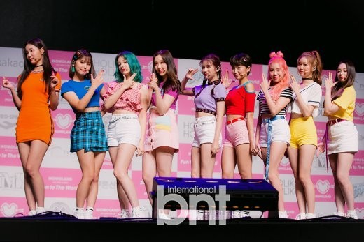 MOMOLAND举行第四张迷你专辑的发售纪念SHOW CASE