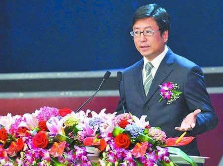 《白看世界杯》再度呛声：白岩松给出犀利观点！国足不行因为钱太多