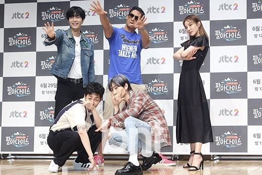 《自讨苦吃2》举行制作发布会 银赫、JR、朴俊亨出席