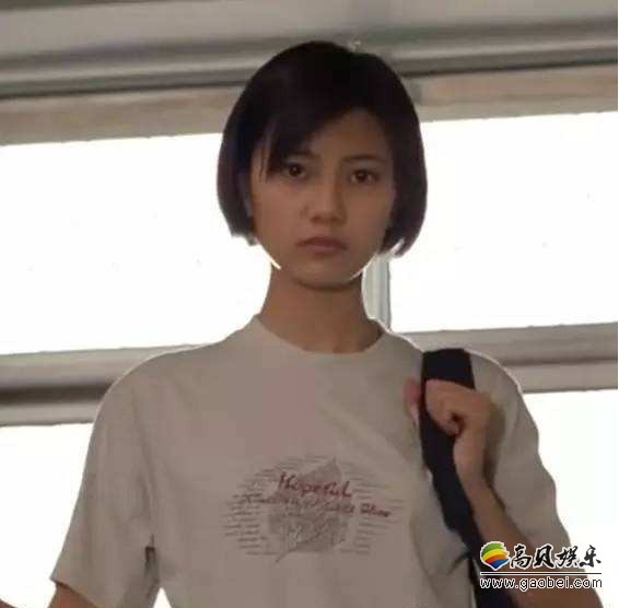 网友发布了高圆圆在1998年第一次上《快乐大本营》视频：青涩清爽甜美