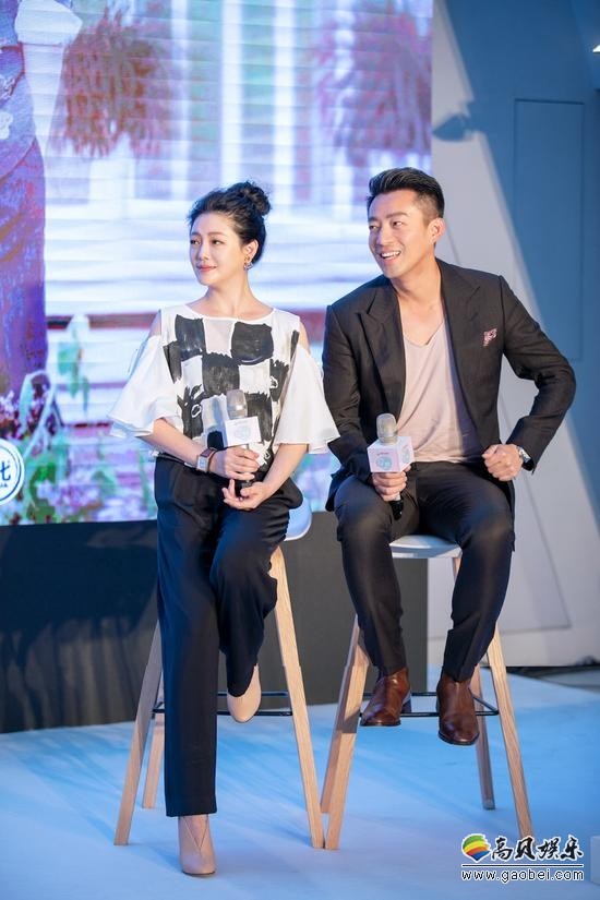 《幸福三重奏》开播发布会：大S、汪小菲爱意藏不住，幸福人妻模样
