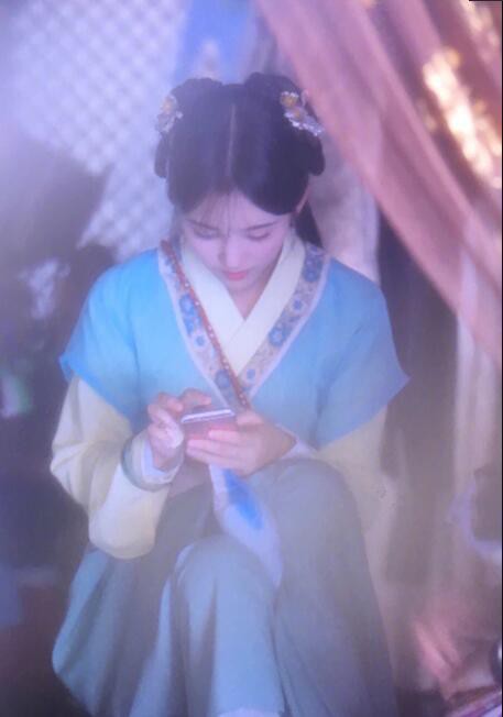 正在拍摄《新白娘子传奇》鞠婧祎杀青：鞠婧祎在剧中饰演白素贞