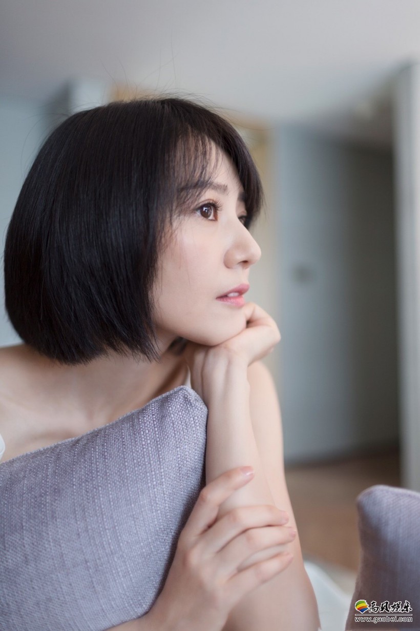 高圆圆新剪了一头清爽的短发：眉清目秀的高圆圆样貌竟然和20年前无异