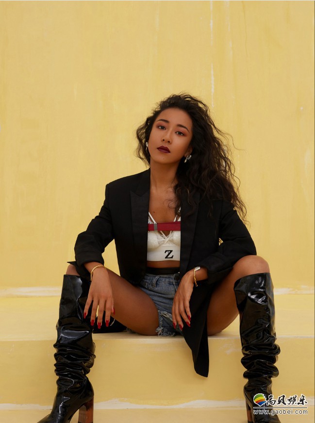 吉克隽逸时尚杂志大片：整体狂野大胆造型和夸张配饰！碰撞出独特气质