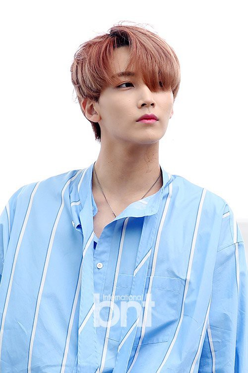 男团SEVENTEEN经仁川国际机场出发  前往台北公演