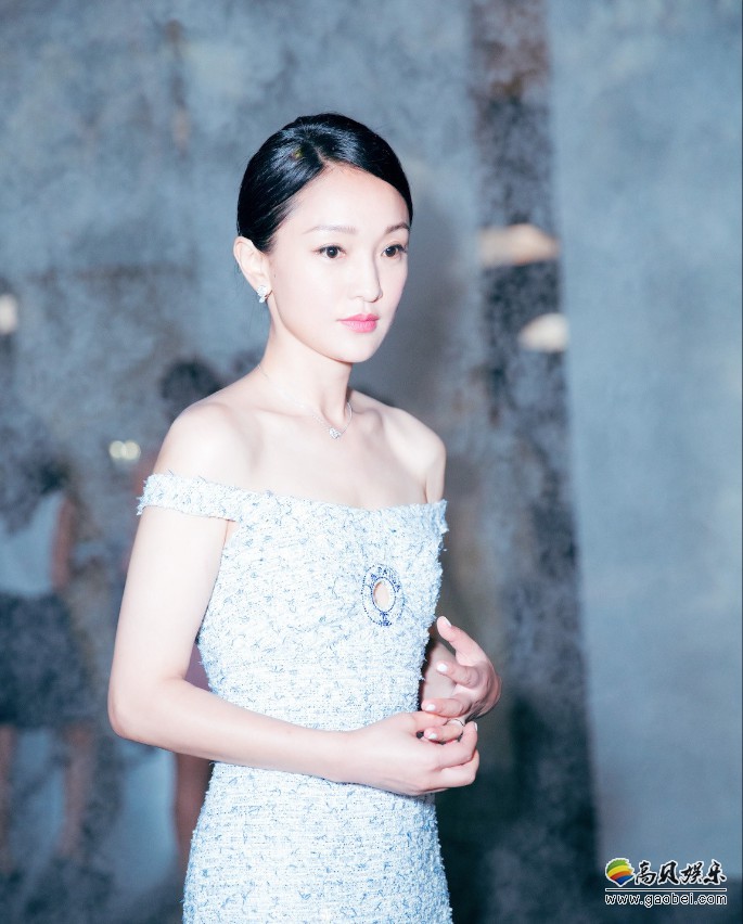 周迅受邀参加巴黎Chanel 2018/19秋冬高级定制服系列发布会：利落洒脱