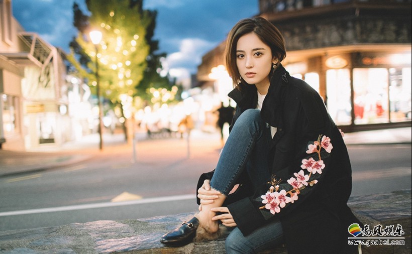 古力娜扎写真大片火热出炉：白衣牛仔裤搭配删繁就简，满满盐系少女气