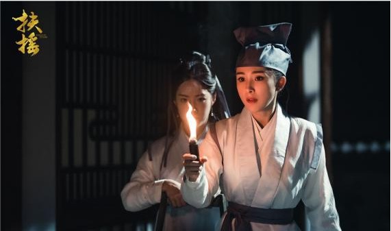 《扶摇》正在热播中：扶摇与长孙无极并肩击退刺客之后，情感持续升级