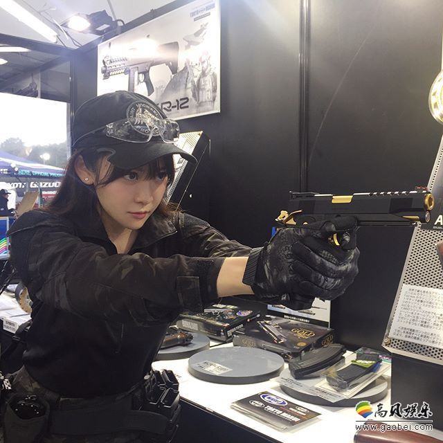 萌妹子和热血军械结合体：正宗日本“军事宅正妹”望月茉莉＊まりりん