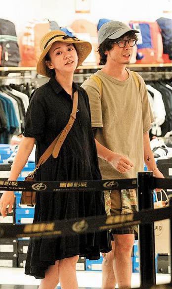 陈意涵素颜与男友约会：衣着宽松孕味十足！她回应记者否认了怀孕一说