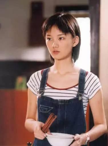 《红苹果乐园》女主馨子晒出近照：纯素颜的她脸蛋白皙皮肤少女感十足