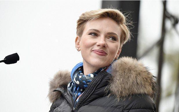 斯嘉丽·约翰逊《Rub&Tug》演跨性别者遭同行抨击：你窃取了我们的机会