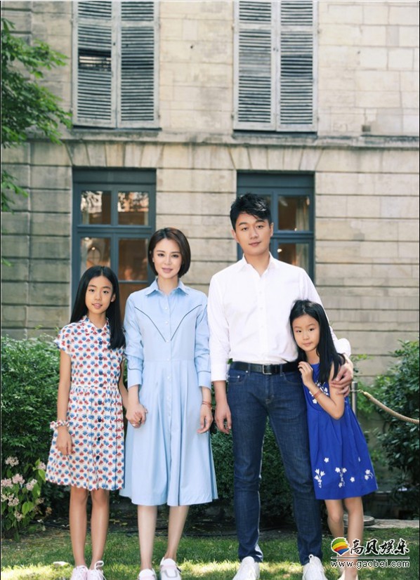 佟大为、关悦两个女儿佟知霏、佟知玲作为小模特登T台:奉献精彩首秀 佟大为、关悦两个女儿佟知霏、佟知玲作为小模特登T台:奉献精彩首秀