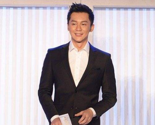 粉丝微博分享一组李晨路透照：据悉，李晨正在美国拍摄电视剧《七日生》