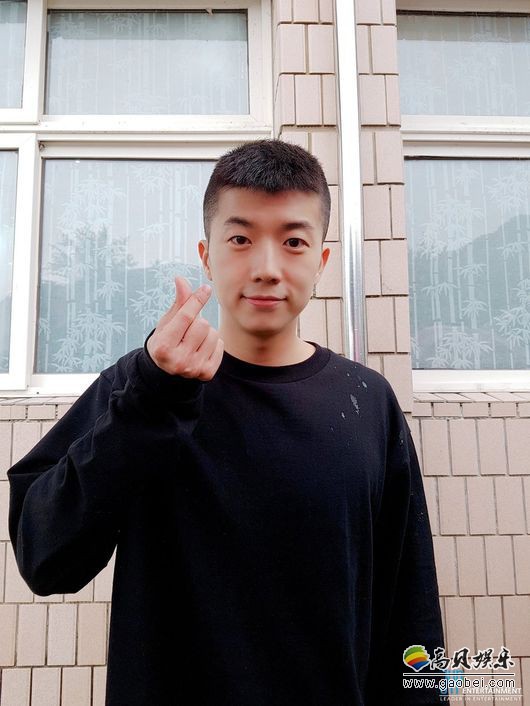 张祐荣入伍服兵役  成员、经纪公司和家人等现身陪同