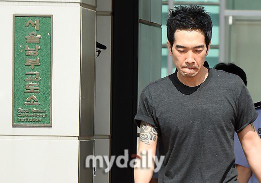 高英旭将在今天摘除因性侵未成年而被判佩戴三年的电子脚链