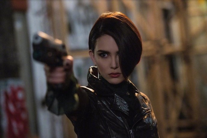 《摩天营救》发布“冷酷杀手”制作特辑：昆凌首次突破了形象饰演杀手