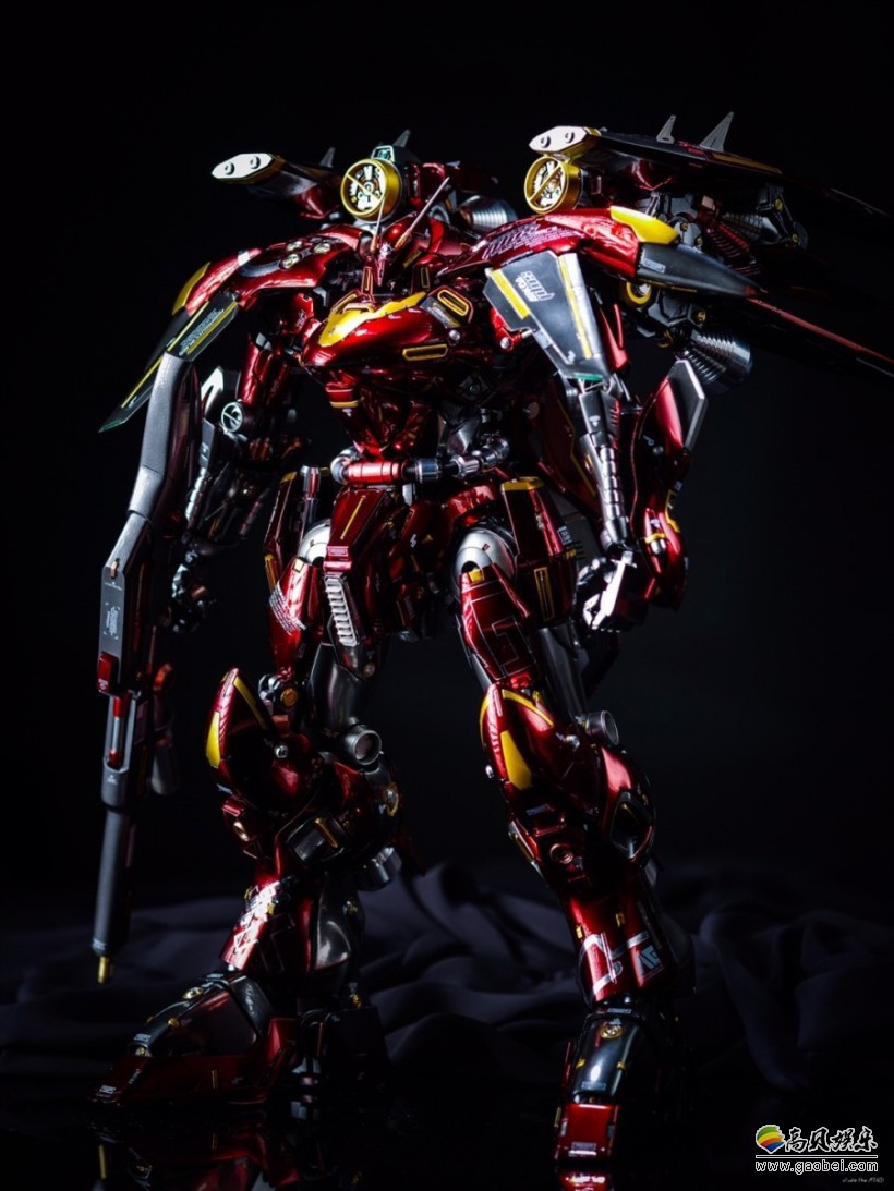 红色角马由韩国玩家DONY制造1/72比例：机体漆面电镀骨架和水贴都超赞