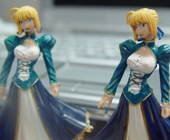 日本同人漫画作者将国产saber邪神手办画成同人作品“真假saber争宠战”