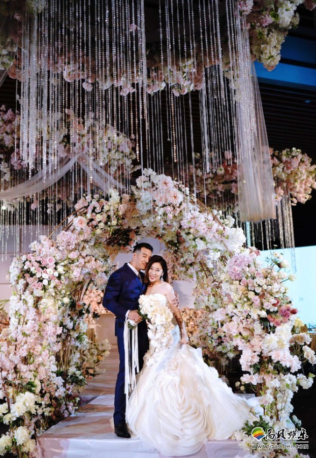 海一天在北京举行结婚典礼：演员陈坤为其担任伴郎，圈内好友前来祝贺