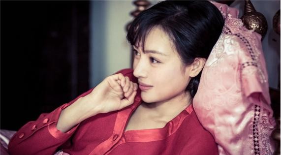 面具发布海报佳琪美艳动人清纯文静形象令赵冬梅充满神秘色彩