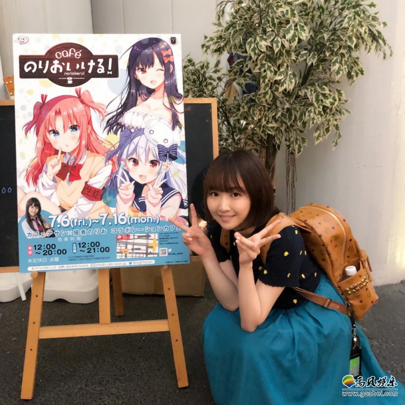 美女漫画家与咖啡厅合作：就餐顾客可以获得她的写真照明信片作为礼物