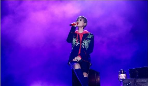 李宇春作为嘉宾现身SNH48 GROUP年度总决选演唱会：共襄偶像盛宴