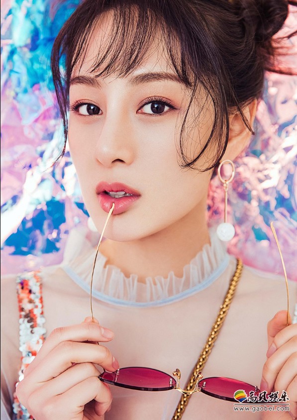 赵圆瑗粉色元气少女写真：时尚感与少女感爆棚！春丽丸子头俏皮又可爱