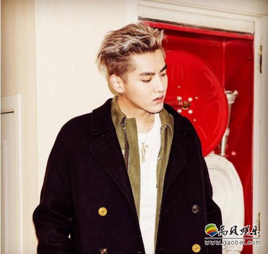 吴亦凡新专辑第二支英文单曲《Freedom》封面：化身宇航员太空对视