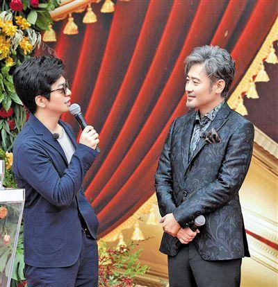 《跨界歌王》总决赛举行：吴秀波携手李健亮相红毯，喜结帮唱联盟