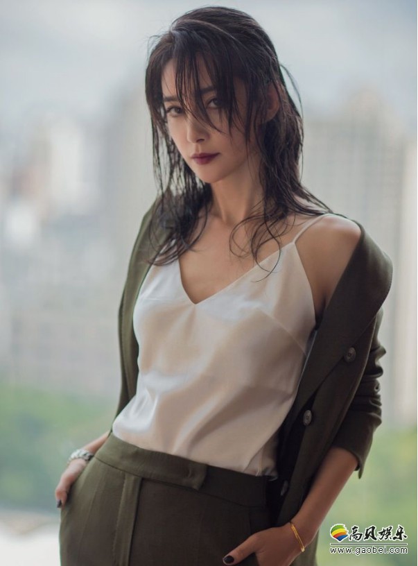 工作室发布李冰冰美图：大玩湿发诱惑，红唇妩媚展现熟女霸气魅力