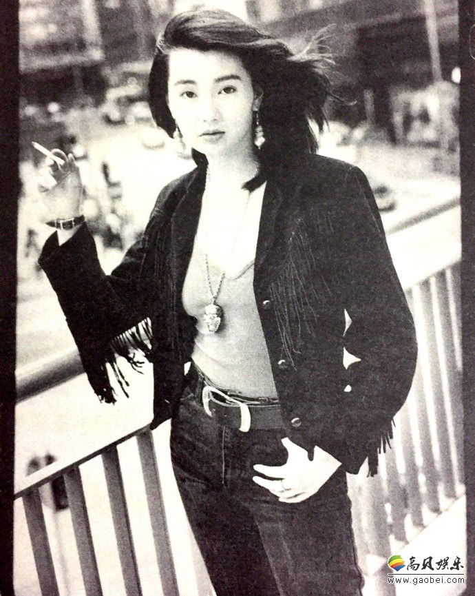 张曼玉早年黑白写真旧照曝光：不同角度展现她帅气潇洒不羁真实性格
