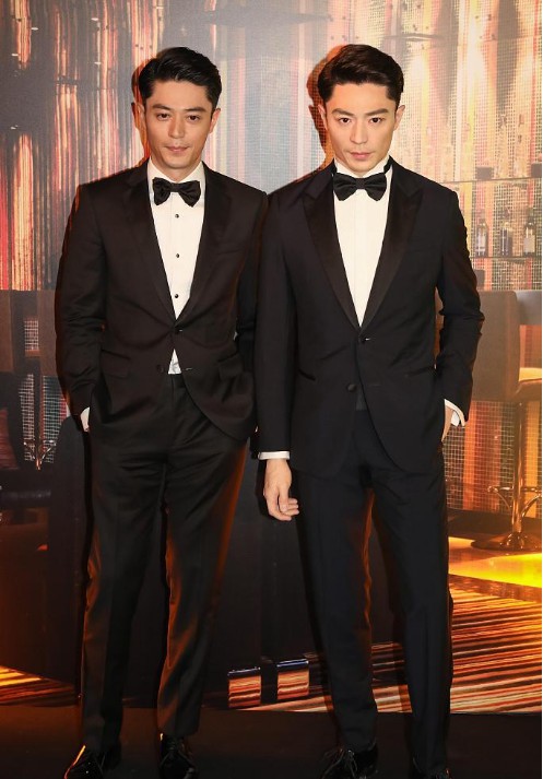 霍建华现身香港杜莎夫人蜡像馆揭幕现场：蜡像超逼真二者傻傻分不清