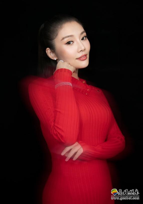 《西虹市首富》首映礼：徐冬冬身着“西红柿装”亮相！展露姣好身材