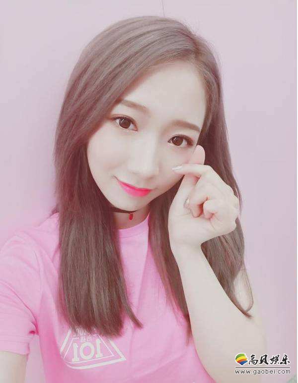 孟美岐晒出九宫格自拍照：“山支大哥”解锁多种自拍look，非常可爱