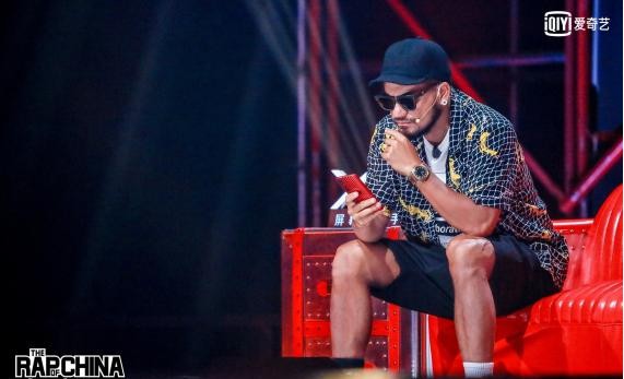 《中国新说唱》1V1对决：rapper不惧强敌！留下好作品成唯一目标