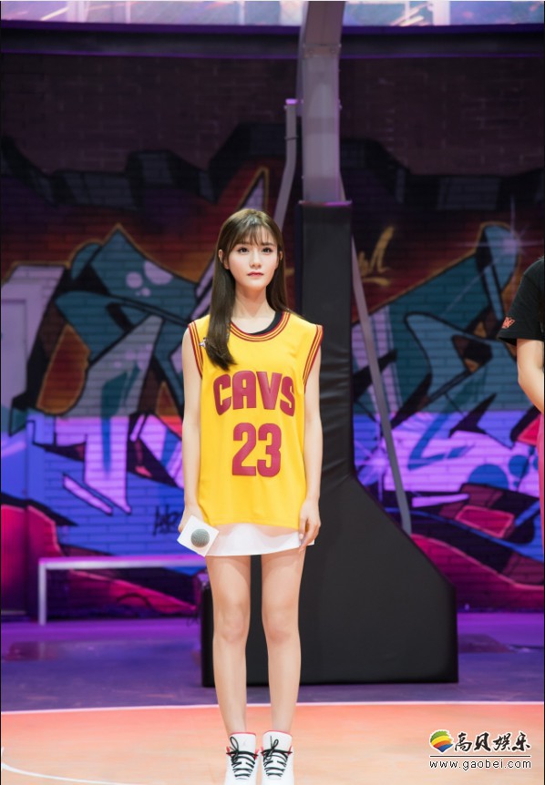 陈意涵受邀出席《这！就是灌篮》发布会：举止投足间尽显青春的活力